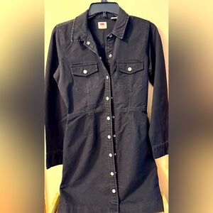 Adorable Black Levi’s denim dress size small.  Runs small.  Silver snaps. 34”